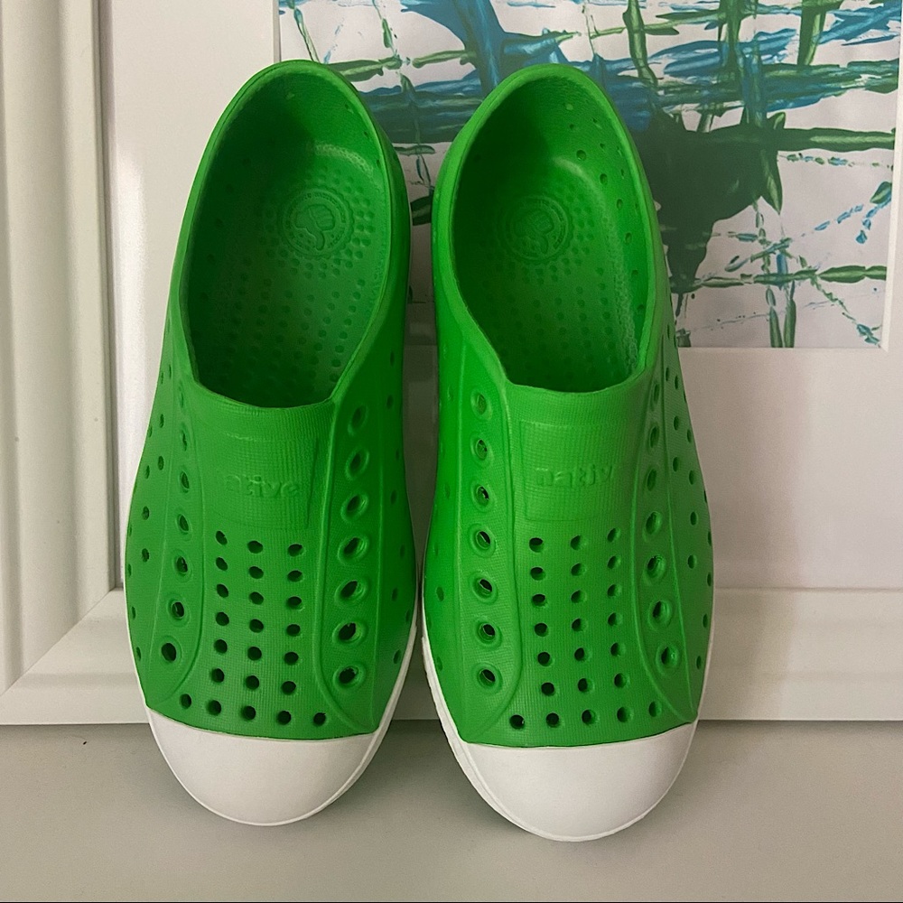 Native Shoes Jefferson kids grasshopper green EUC